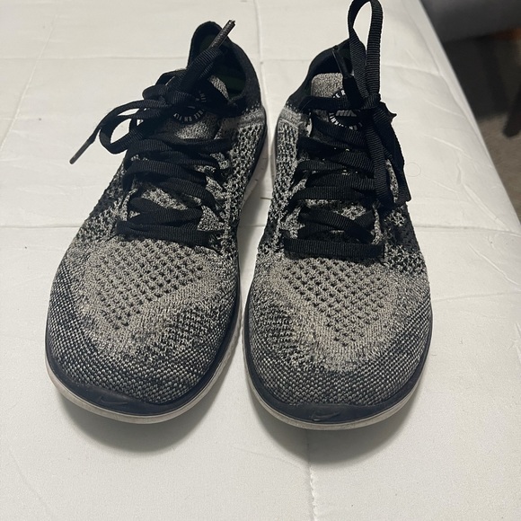 Women’s Nike shoes - Picture 2 of 5